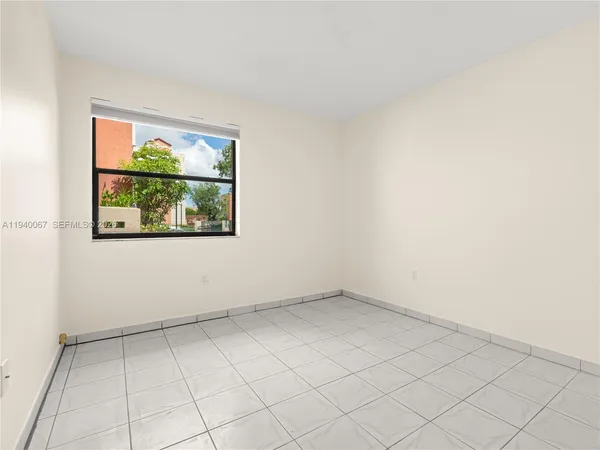 $325,000 | 10249 Northwest 9th St Circle, Unit 1078, Miami, FL 33172