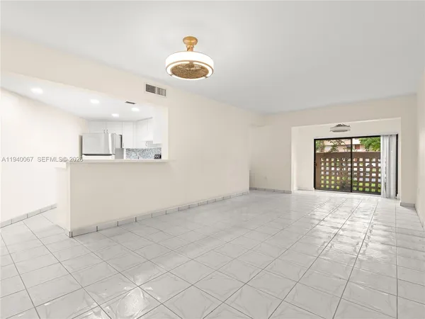 $325,000 | 10249 Northwest 9th St Circle, Unit 1078, Miami, FL 33172