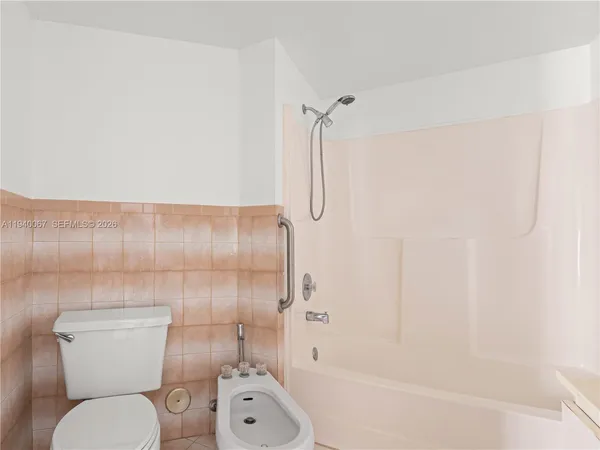 $325,000 | 10249 Northwest 9th St Circle, Unit 1078, Miami, FL 33172