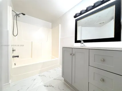 $325,000 | 10249 Northwest 9th St Circle, Unit 1078, Miami, FL 33172