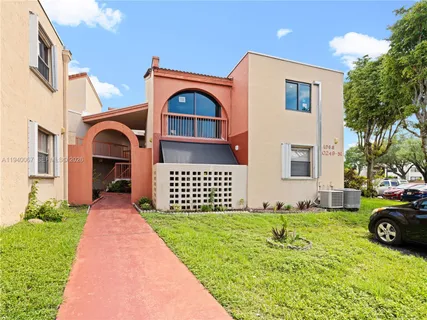 $325,000 | 10249 Northwest 9th St Circle, Unit 1078, Miami, FL 33172