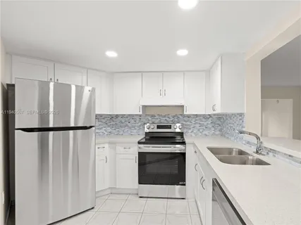 $325,000 | 10249 Northwest 9th St Circle, Unit 1078, Miami, FL 33172