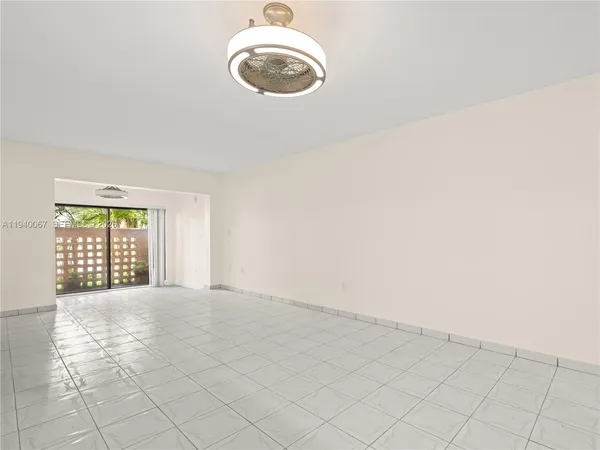 $325,000 | 10249 Northwest 9th St Circle, Unit 1078, Miami, FL 33172
