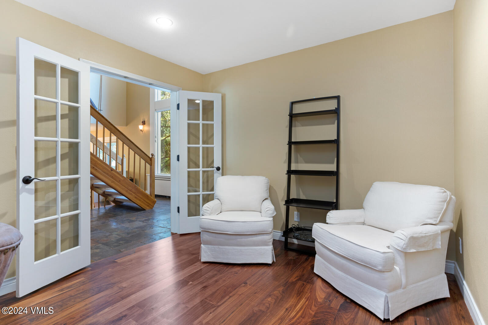 18 Beaver Road, Unit 1 Avon, CO 81620 - Photo 19 of 46 a living room with furniture and wooden floor
