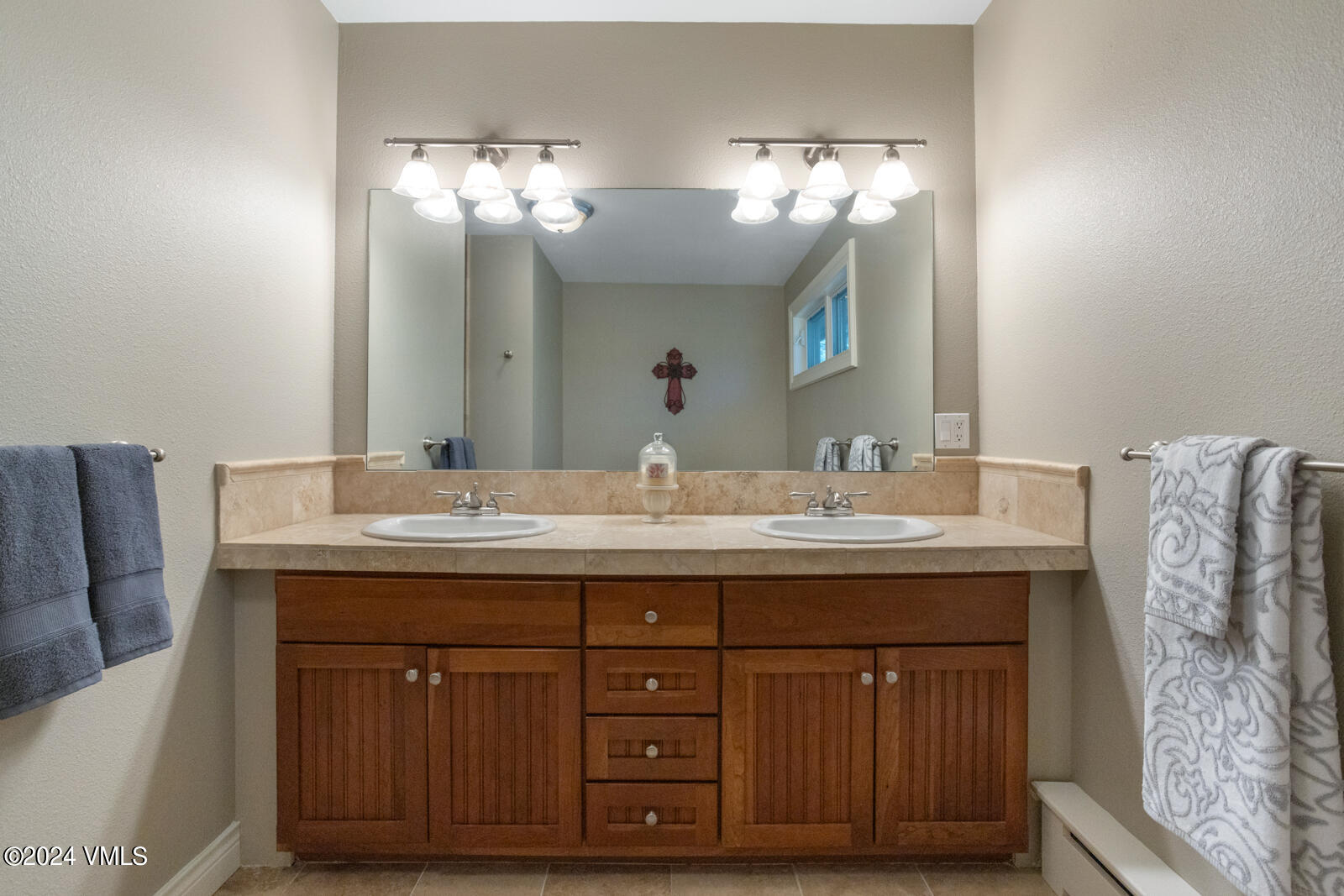 18 Beaver Road, Unit 1 Avon, CO 81620 - Photo 25 of 46 a bathroom with a double vanity sink and a mirror