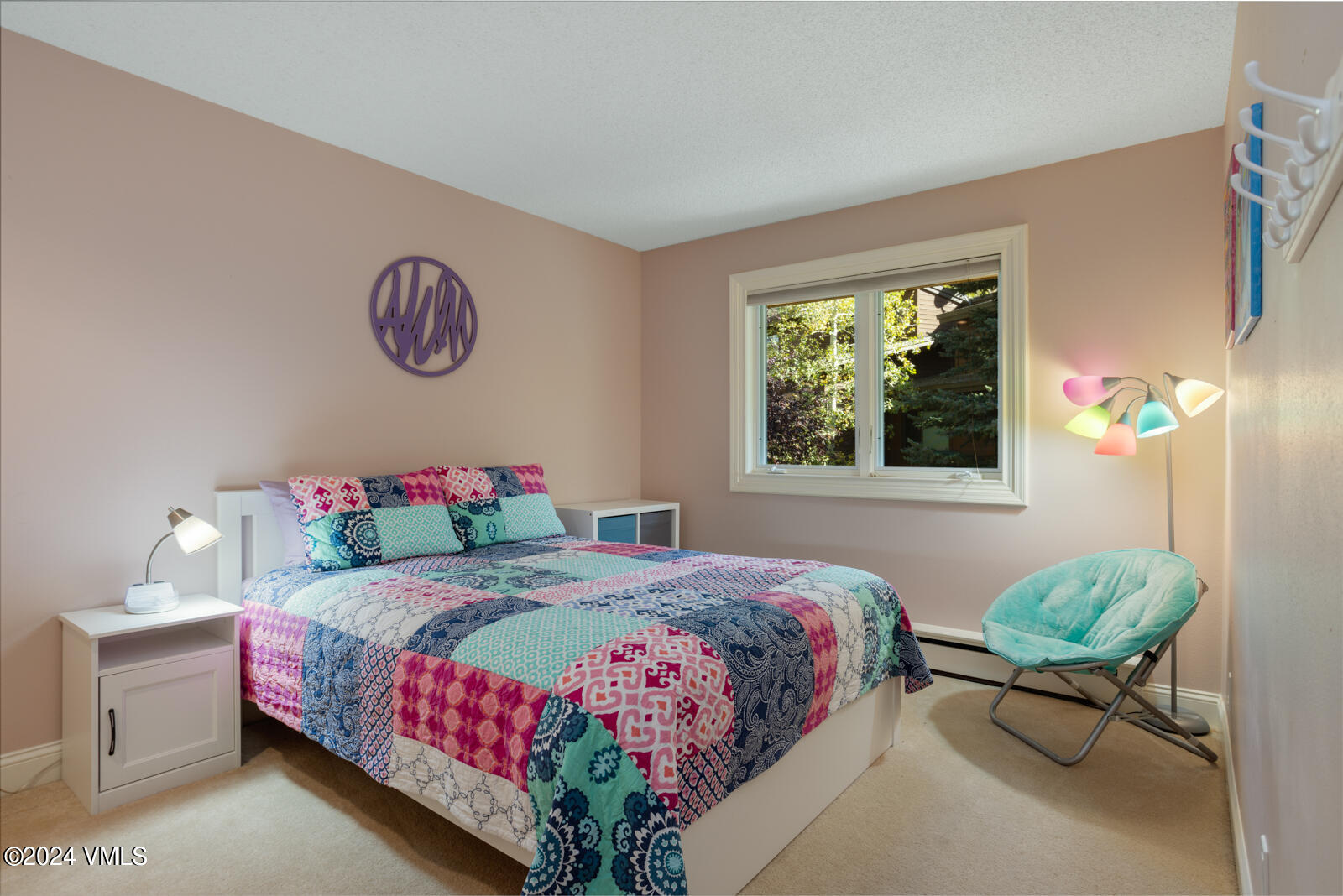 18 Beaver Road, Unit 1 Avon, CO 81620 - Photo 28 of 46 a bedroom with a bed and a chandelier