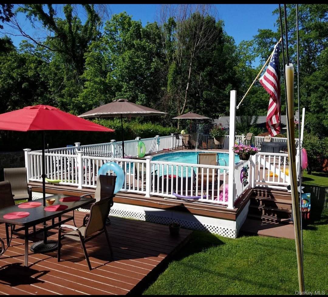37 Valhalla Road Carmel, NY 10512 - Photo 2 of 28