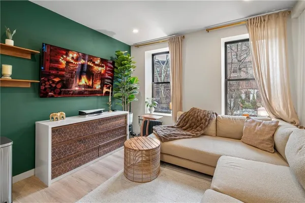 $699,999 | 300 8th Avenue, Unit 1M | Park Slope
