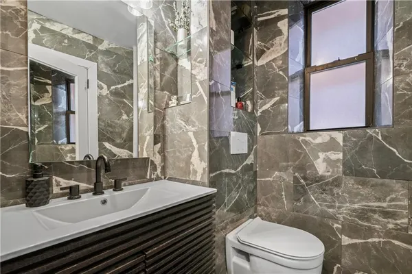 $699,999 | 300 8th Avenue, Unit 1M | Park Slope