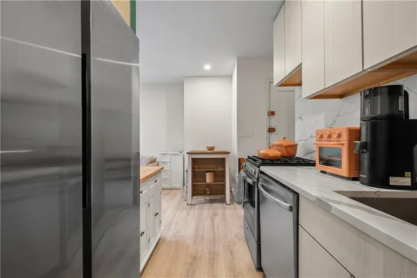 $699,999 | 300 8th Avenue, Unit 1M | Park Slope