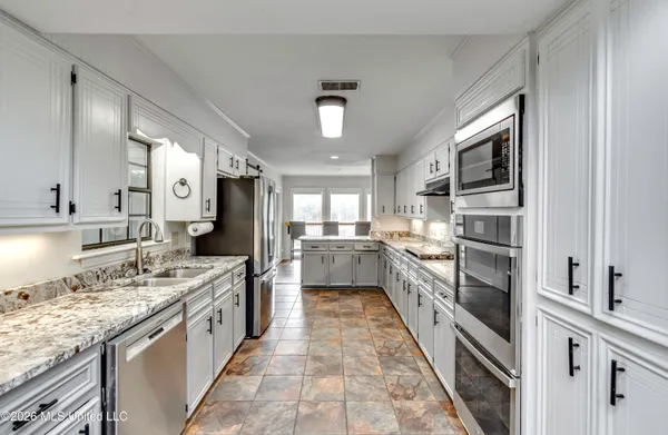 $574,900 | 907 Audubon Point Drive, Brandon, MS 39047