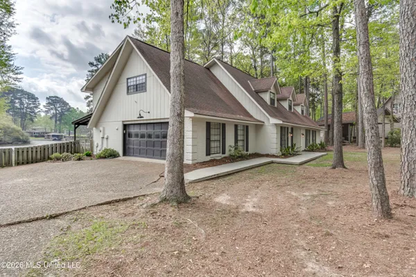 $574,900 | 907 Audubon Point Drive, Brandon, MS 39047