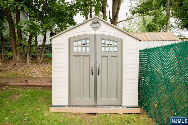 2052 Hoefleys Lane Fort Lee, NJ 07024 - Photo 21 of 23