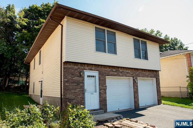 2052 Hoefleys Lane Fort Lee, NJ 07024 - Photo 22 of 23