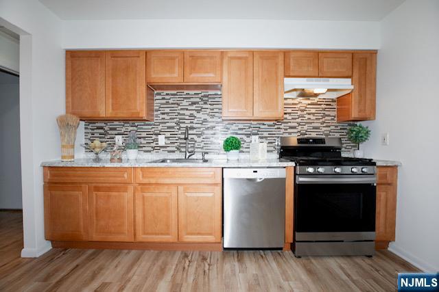 2052 Hoefleys Lane Fort Lee, NJ 07024 - Photo 5 of 23