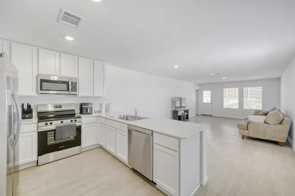 $1,885 | 100 Burt Rainey Lane, Jarrell, TX 76537