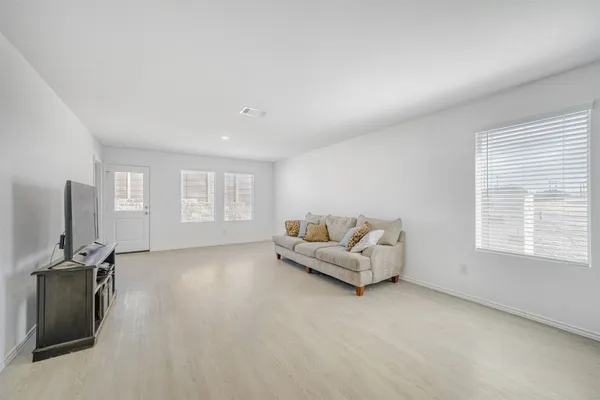 $1,885 | 100 Burt Rainey Lane, Jarrell, TX 76537