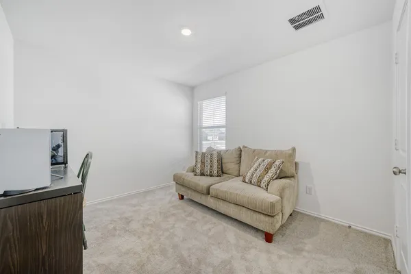 $1,885 | 100 Burt Rainey Lane, Jarrell, TX 76537