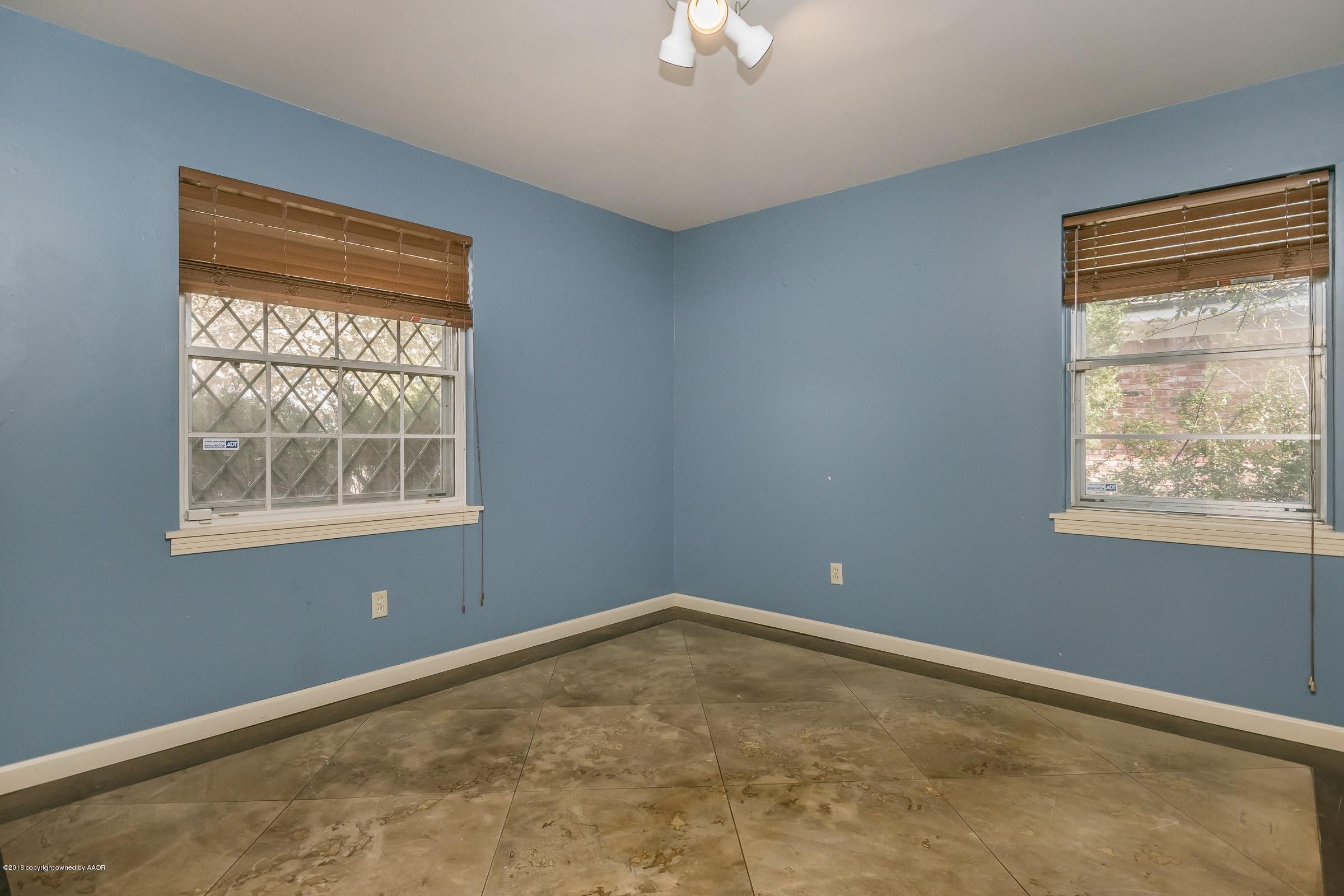 5315 Randolph Road Amarillo, TX 79106 - Photo 14 of 18 014_3rd Bedroom