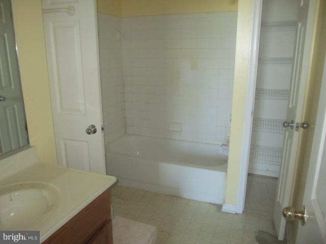 7210 Bogley Road, Unit 302 Baltimore, MD 21244 - Photo 14 of 14 Bath