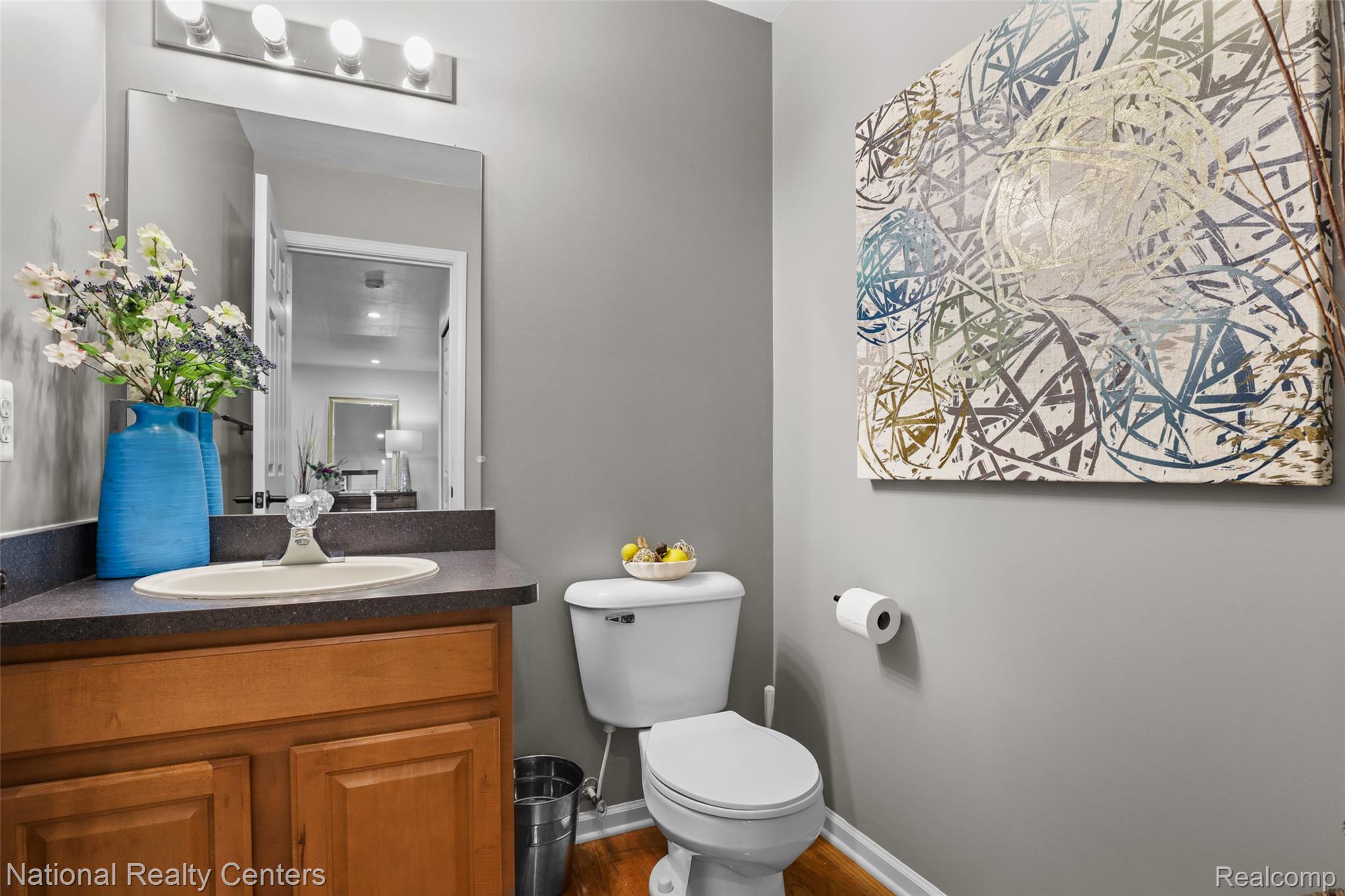 779 Red Run Drive Troy, MI 48085 - Photo 14 of 32 Main Floor 1/2 Bathroom