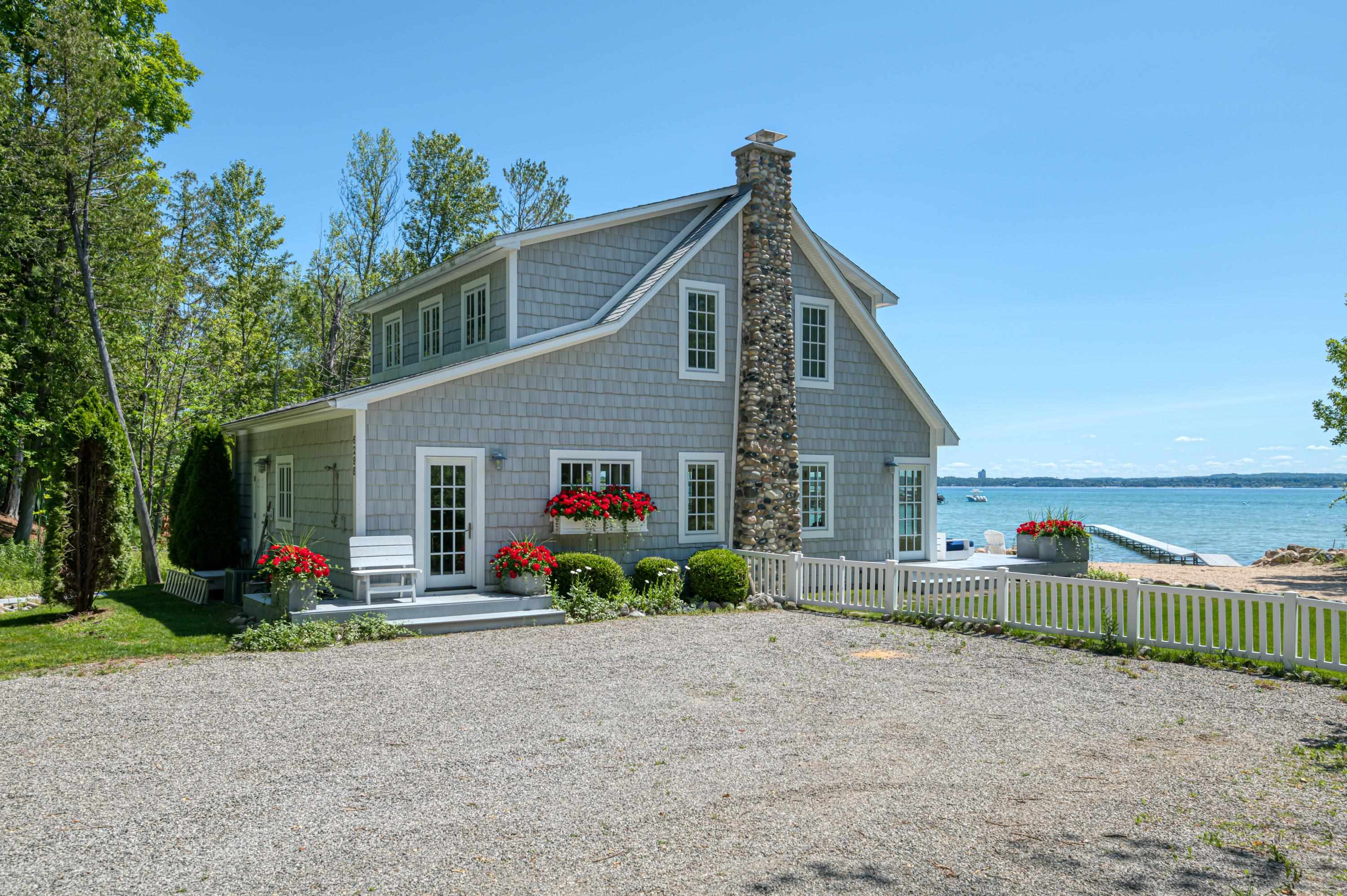 6298 East Shore Road Traverse City, MI 49686 - Photo 16 of 68 1911641-15.JPG