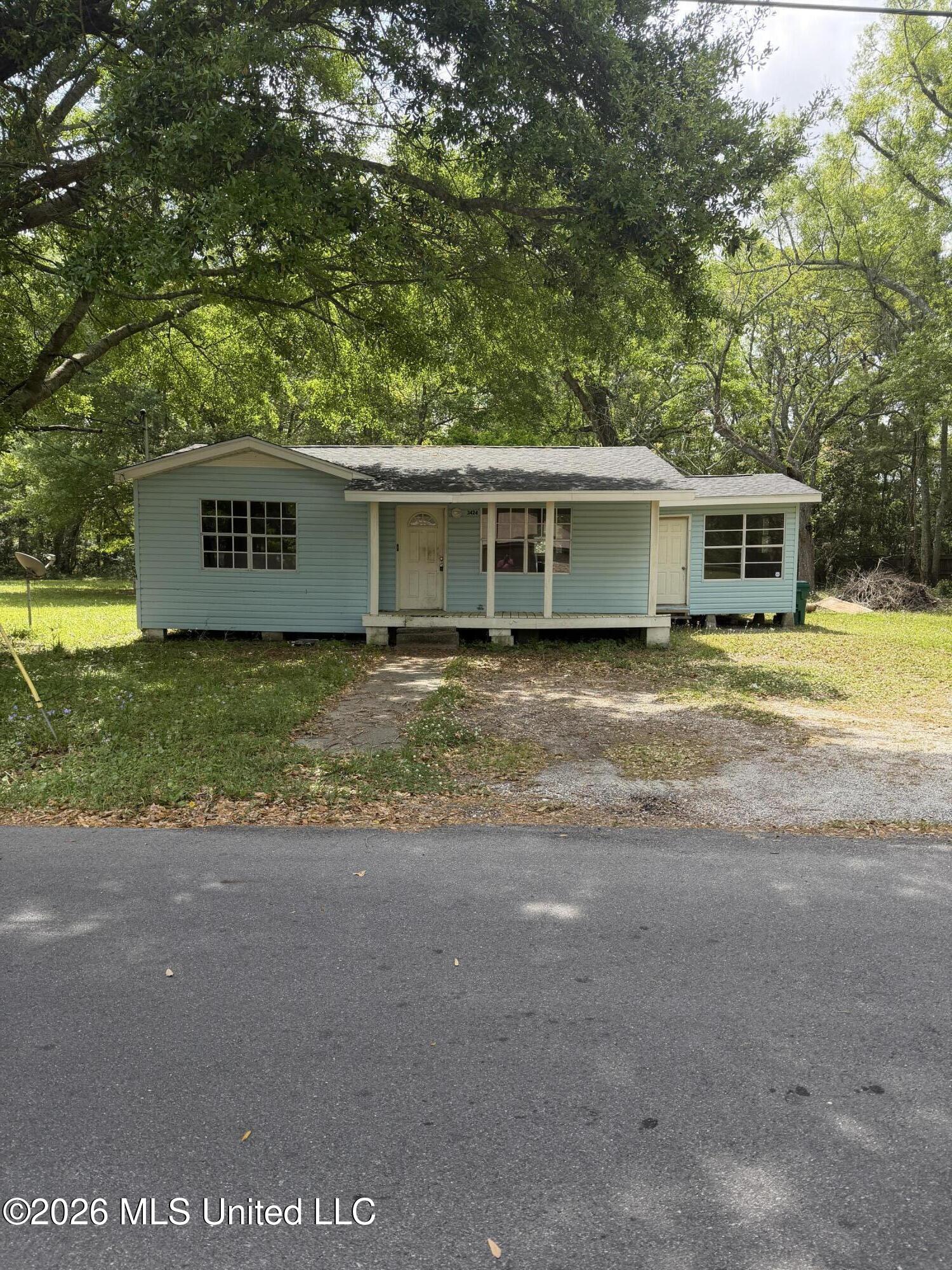 3424 Howze Street Moss Point, MS 39563 - Photo 4 of 13 IMG_0371