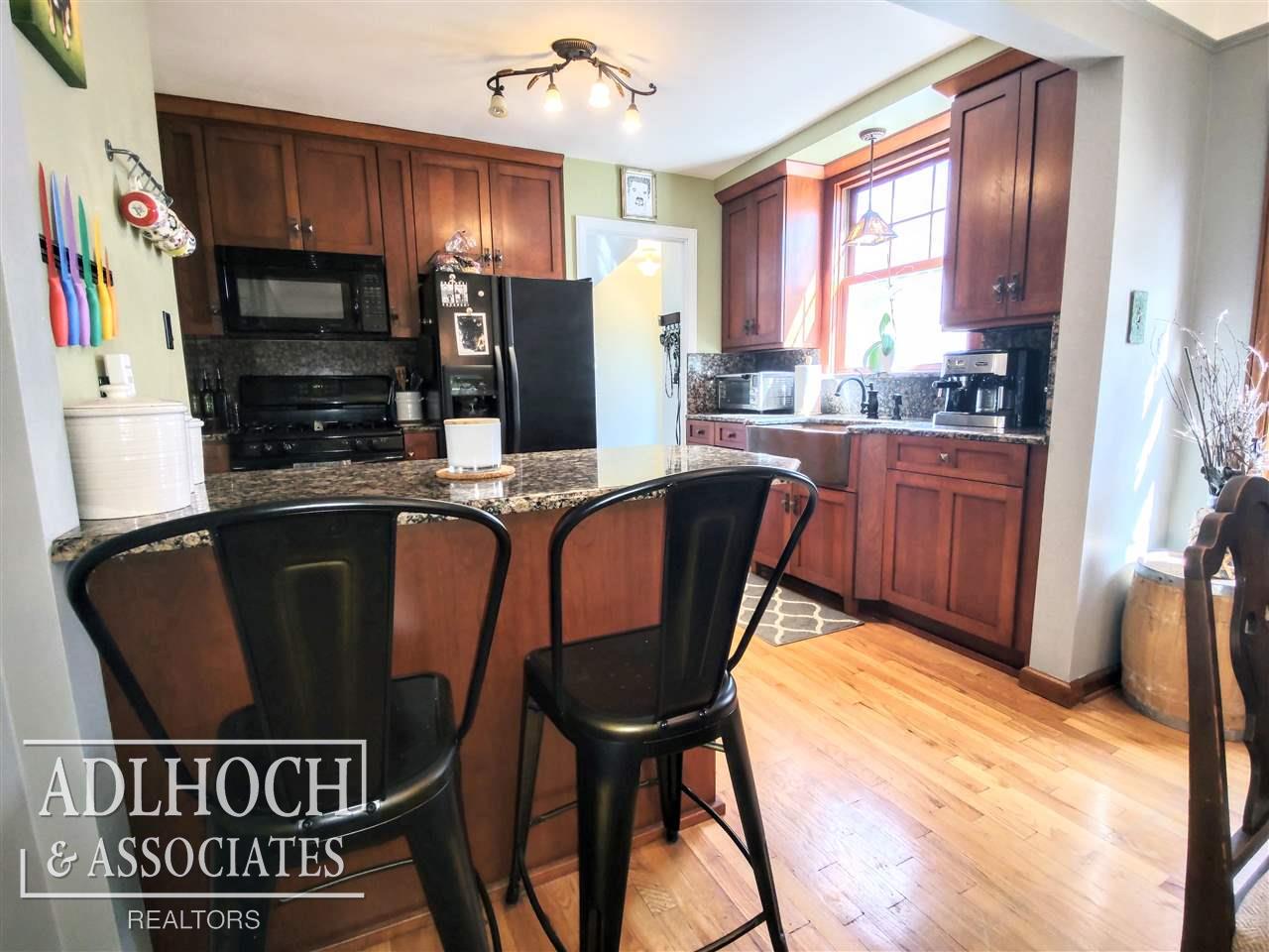 1512 Hampton Road Grosse Pointe, MI 48236 - Photo 6 of 23 50056269-5.JPG