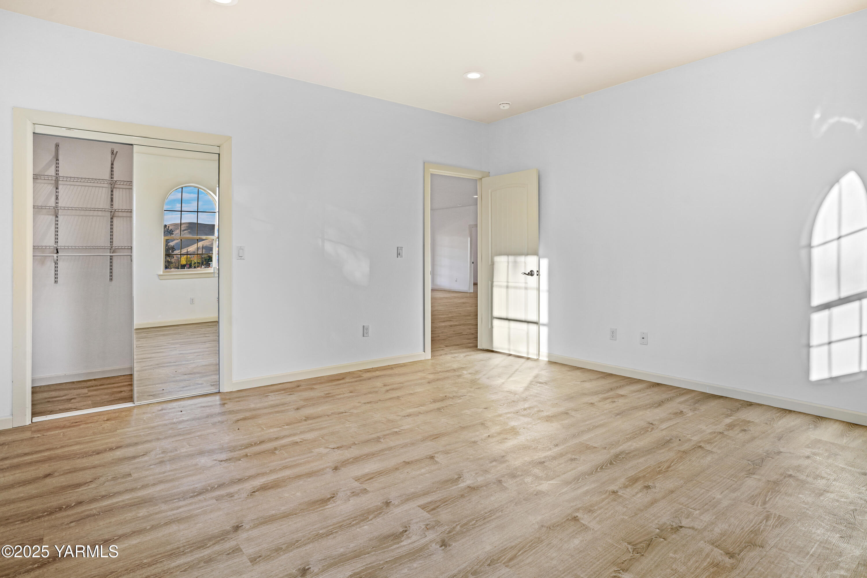 10002 North Wamba Road Prosser, WA 99350 - Photo 26 of 40 wooden floor in an empty room