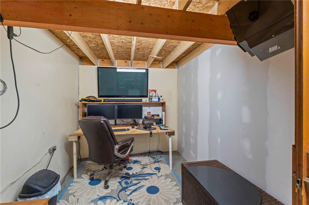 78 Conklin Road Washington, PA 15301 - Photo 33 of 39 Interior Detached Building Office 78 Conklin Road