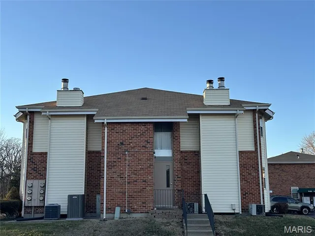 $89,000 | 702 Materdie Lane, Unit C, Florissant, MO 63031