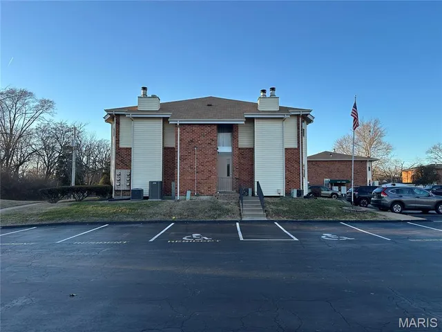 $89,000 | 702 Materdie Lane, Unit C, Florissant, MO 63031