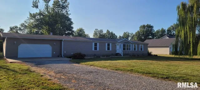 $135,000 | 1355 South College Street, Salem, IL 62881