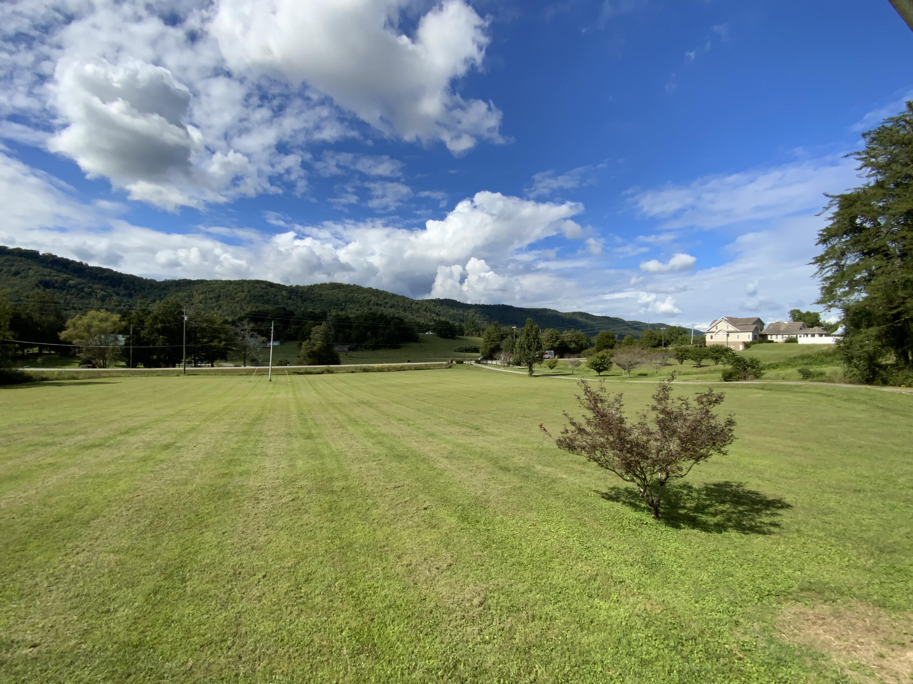 3754 Dutch Valley Road Clinton, TN 37716 - Photo 12 of 40 82967099-E5D5-4186-985C-CDC1AB76F793