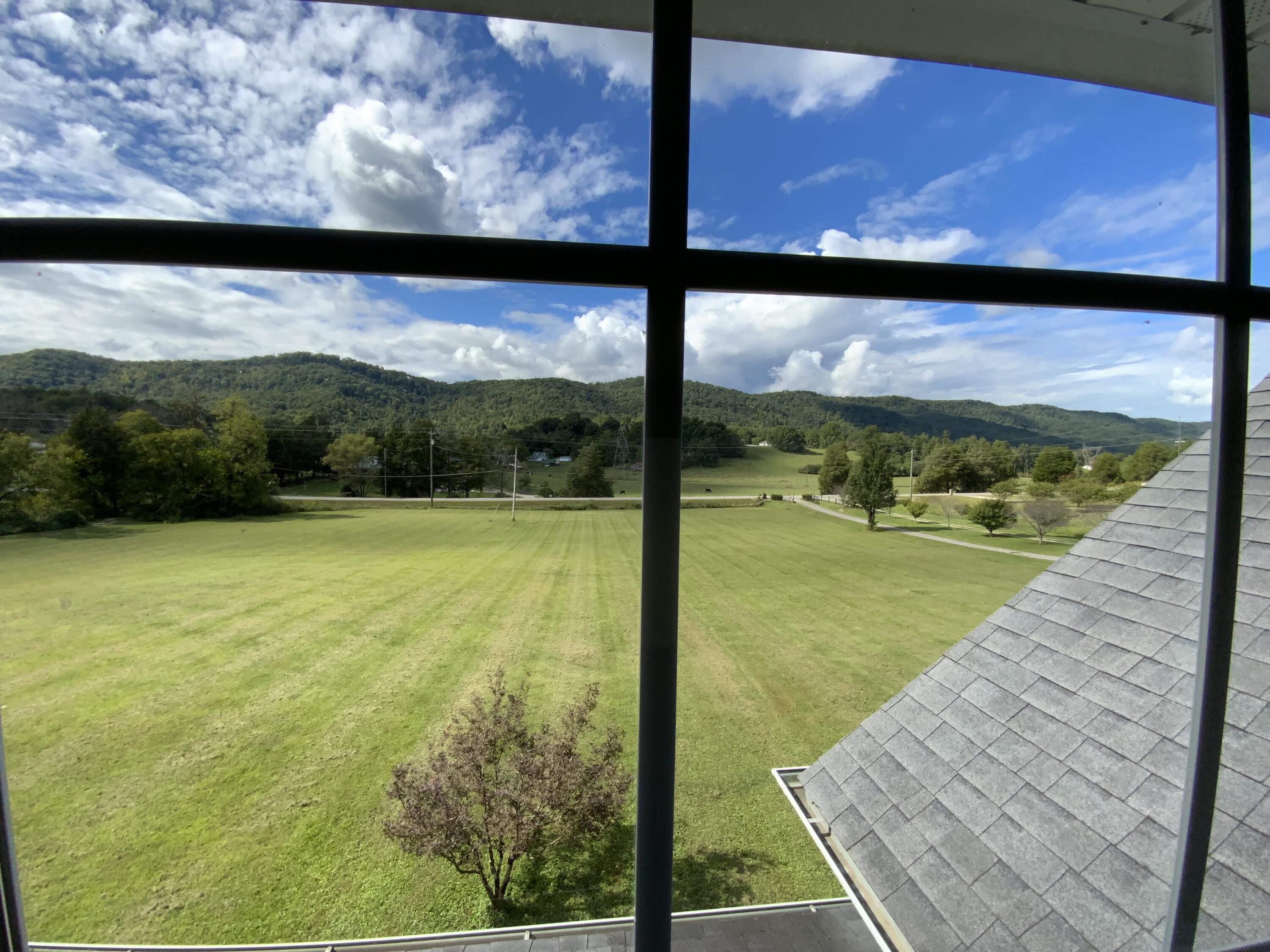 3754 Dutch Valley Road Clinton, TN 37716 - Photo 13 of 40 D6E75522-CEEB-47DE-A30E-361EA4D217B0