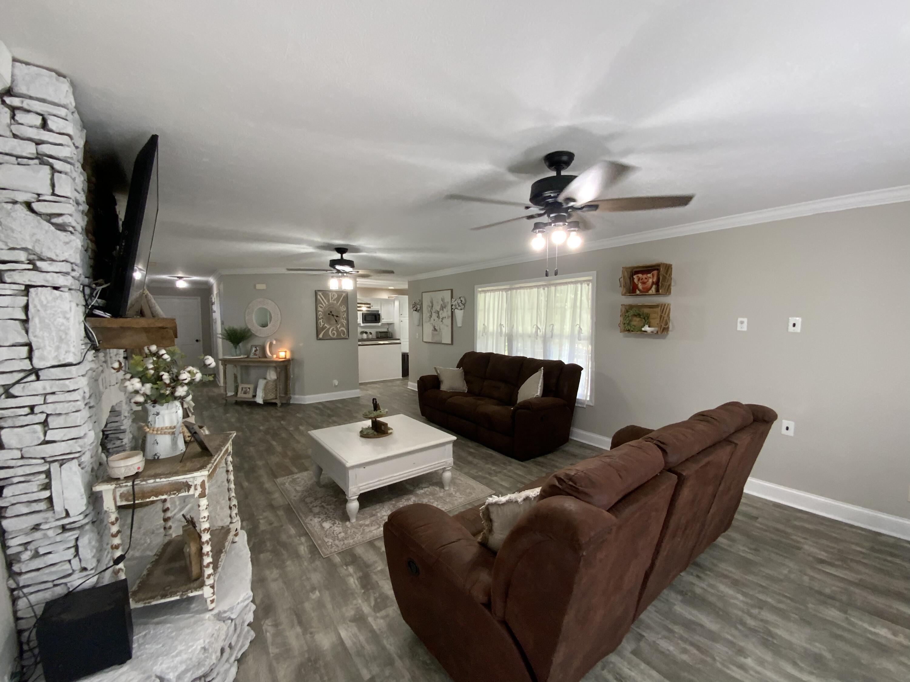 3754 Dutch Valley Road Clinton, TN 37716 - Photo 16 of 40 35692644-30A8-4BDE-A9C0-05C8D98C808B