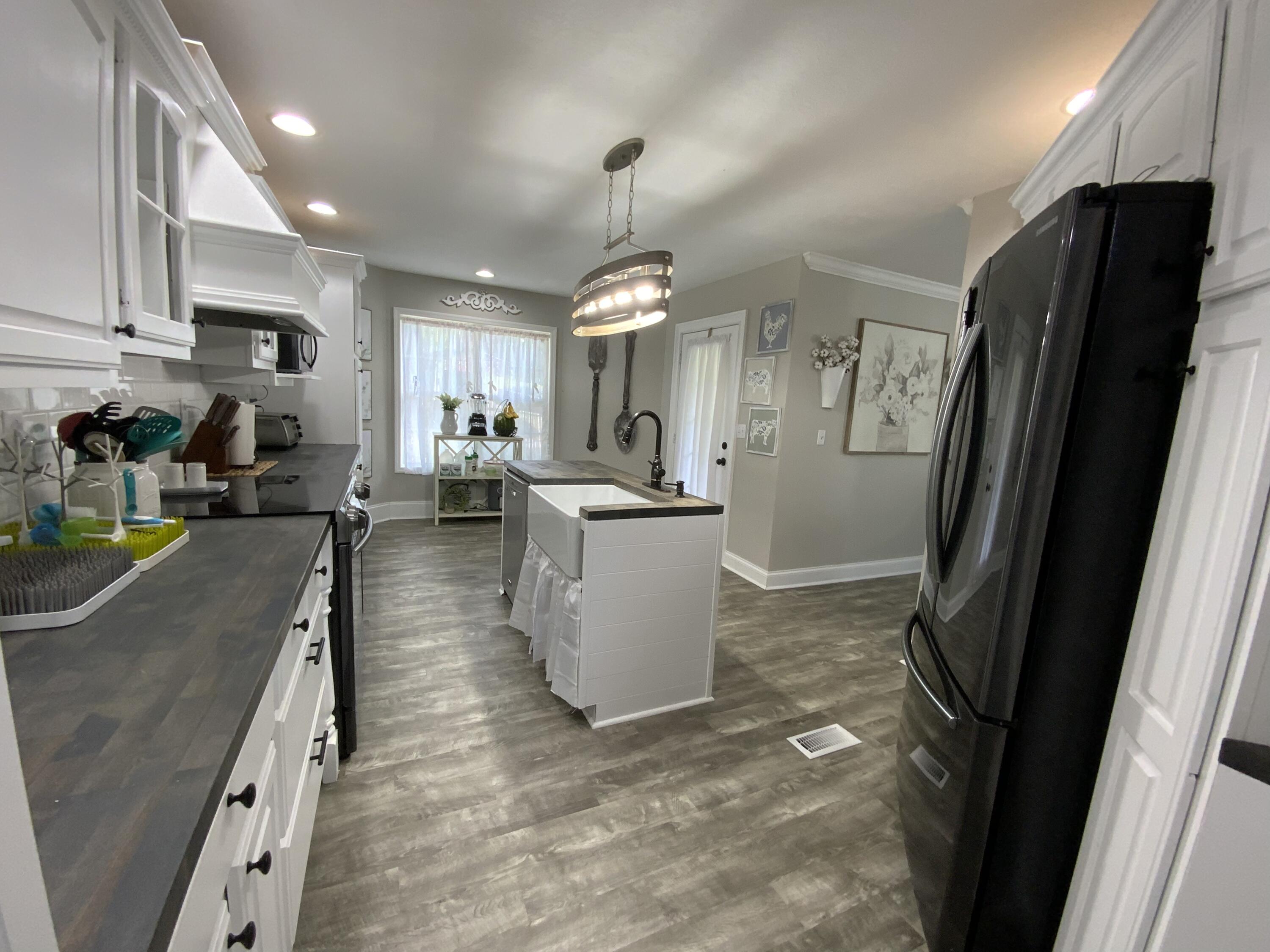 3754 Dutch Valley Road Clinton, TN 37716 - Photo 23 of 40 3C445F9D-E297-4159-82F8-97053917E937