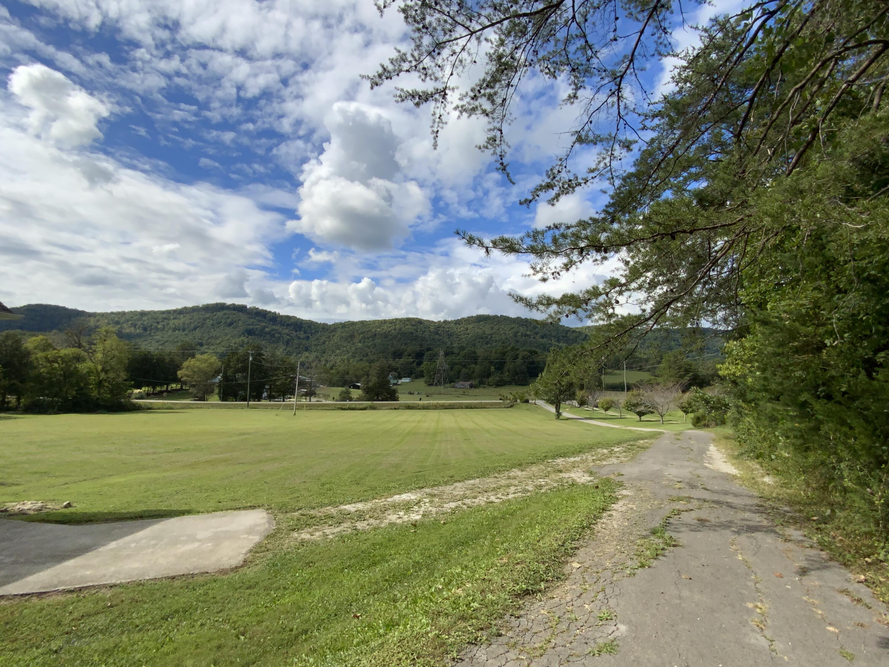 3754 Dutch Valley Road Clinton, TN 37716 - Photo 8 of 40 4535BA3F-127B-4A78-8699-021DE3B4BBA4