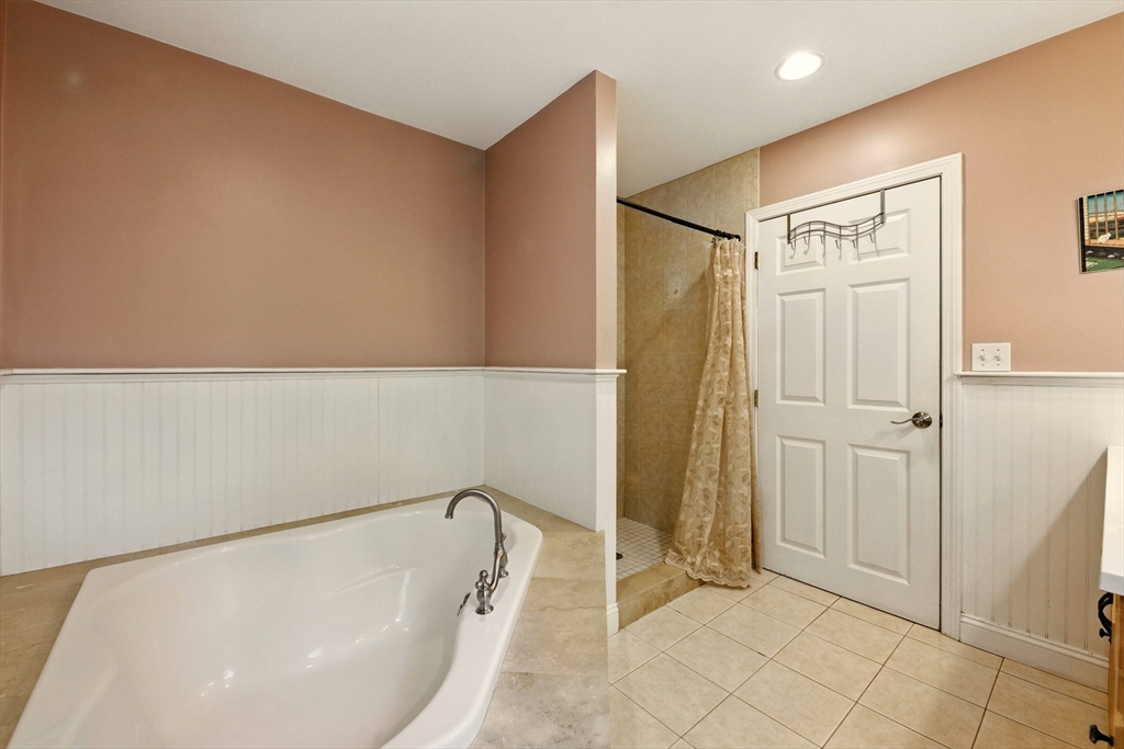 33 Highgate Road Framingham, MA 01701 - Photo 23 of 33