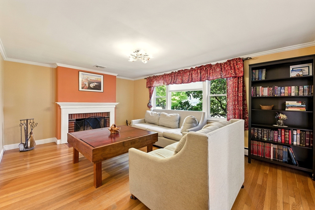 33 Highgate Road Framingham, MA 01701 - Photo 5 of 33