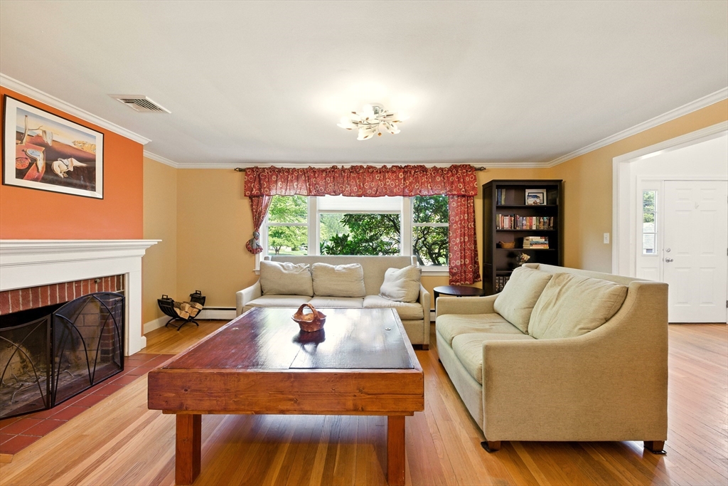 33 Highgate Road Framingham, MA 01701 - Photo 6 of 33