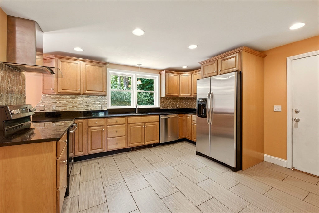 33 Highgate Road Framingham, MA 01701 - Photo 8 of 33