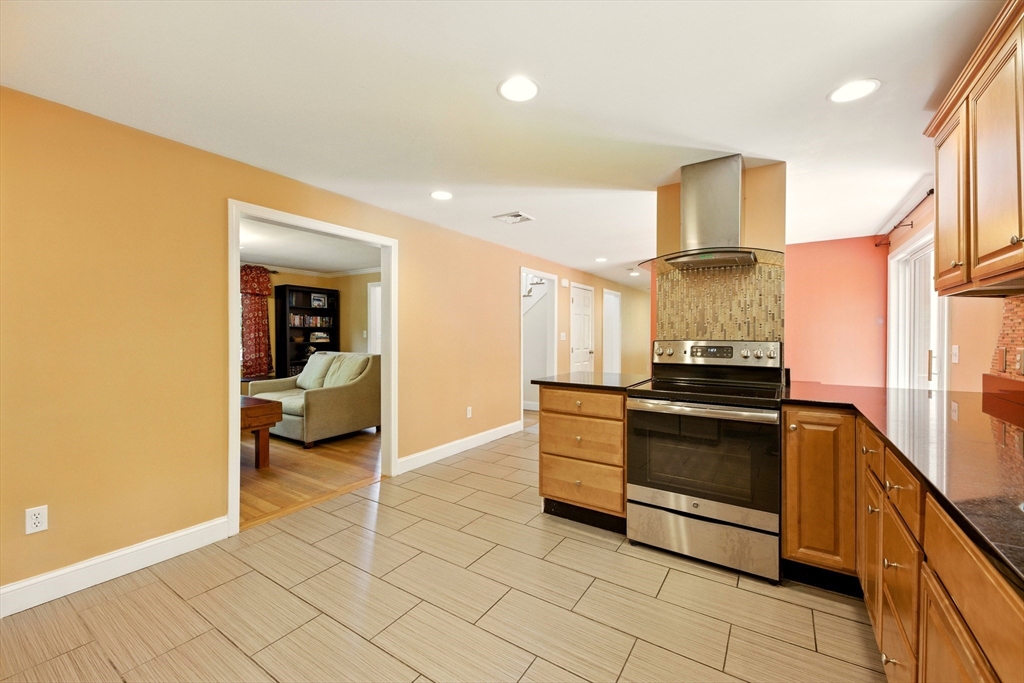 33 Highgate Road Framingham, MA 01701 - Photo 10 of 33