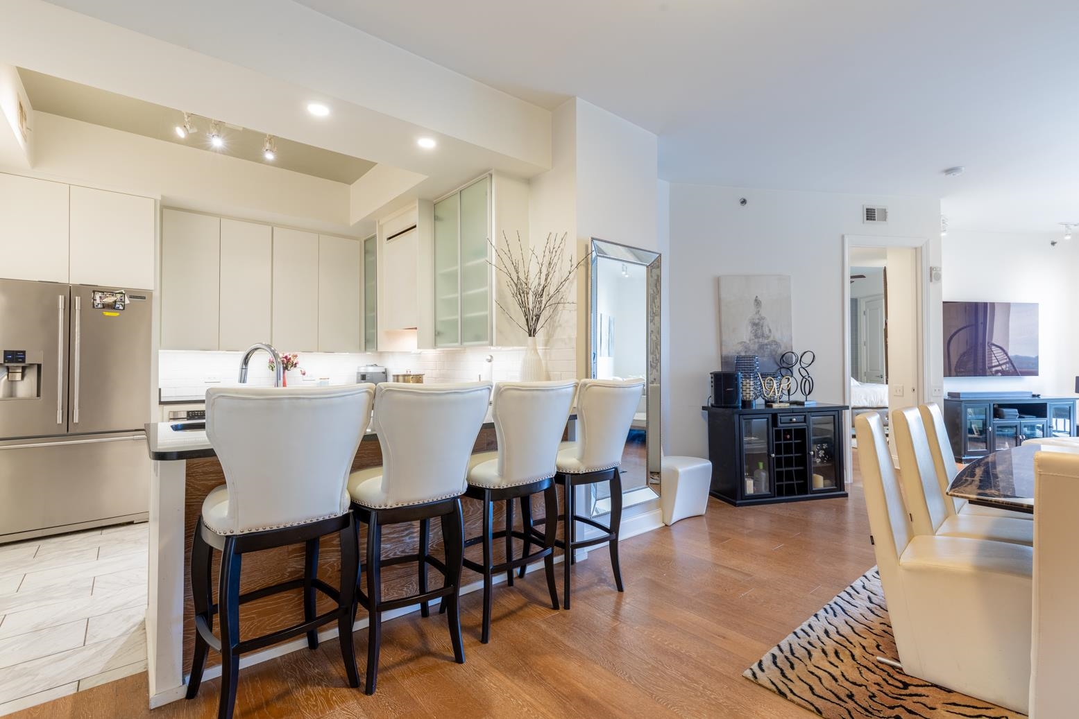 717 Riverside Drive, Unit 1407 Memphis, TN 38103 - Photo 11 of 39 Breakfast bar