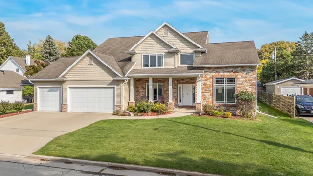 $649,900 | 1606 South Carver Lane, Appleton, WI 54914