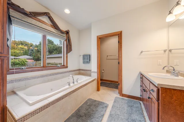 $649,900 | 1606 South Carver Lane, Appleton, WI 54914