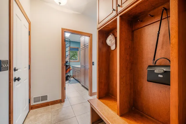 $649,900 | 1606 South Carver Lane, Appleton, WI 54914