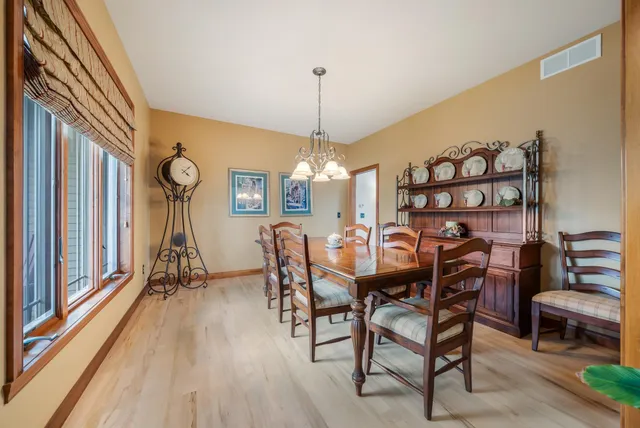 $649,900 | 1606 South Carver Lane, Appleton, WI 54914