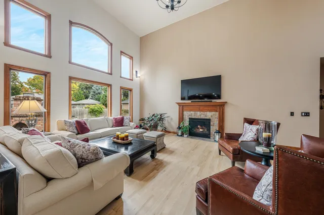 $649,900 | 1606 South Carver Lane, Appleton, WI 54914