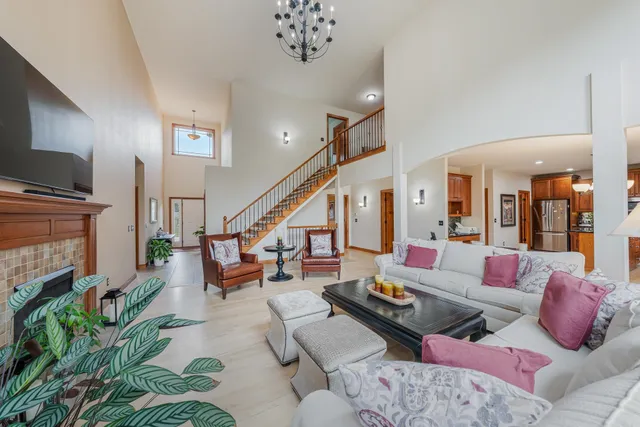 $649,900 | 1606 South Carver Lane, Appleton, WI 54914